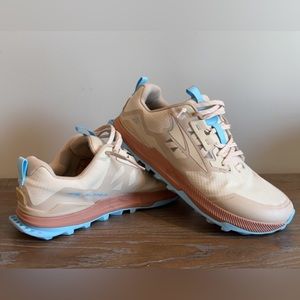 ❌SOLD❌Women’s Altra Trail Running size 10 tan/blue worn twice
